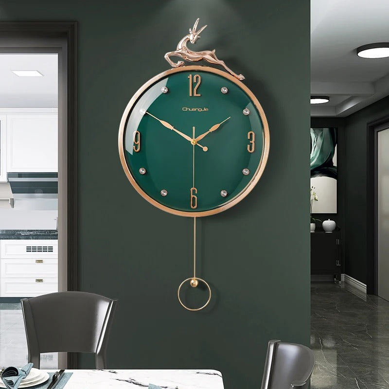 Horloge Murale à Balancier Dorée