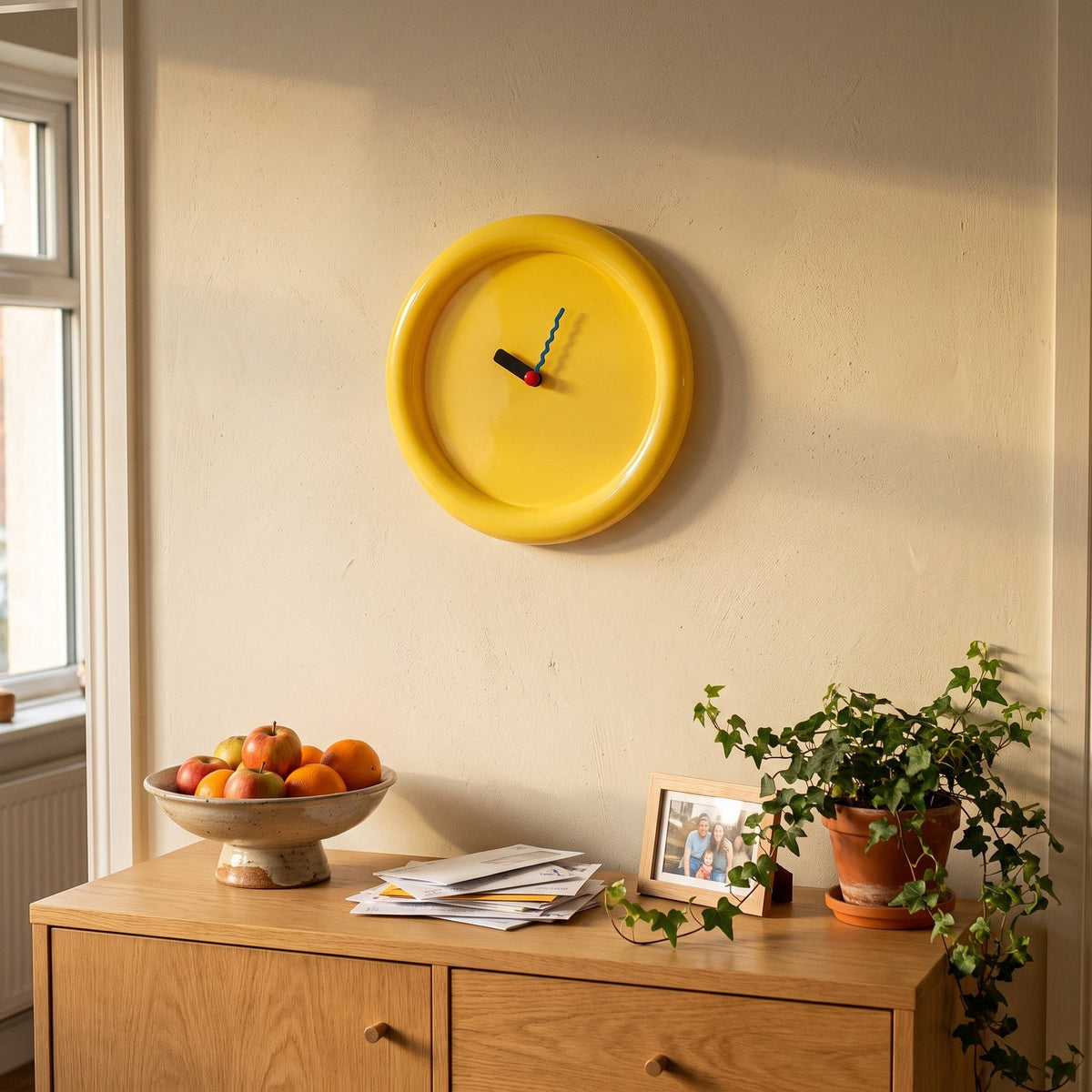 Horloge Murale Bleu Design – mise en situation