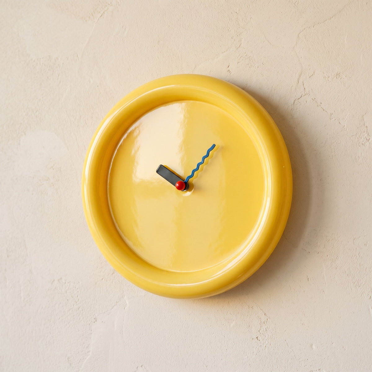Horloge Murale Bleu Design – mise en situation