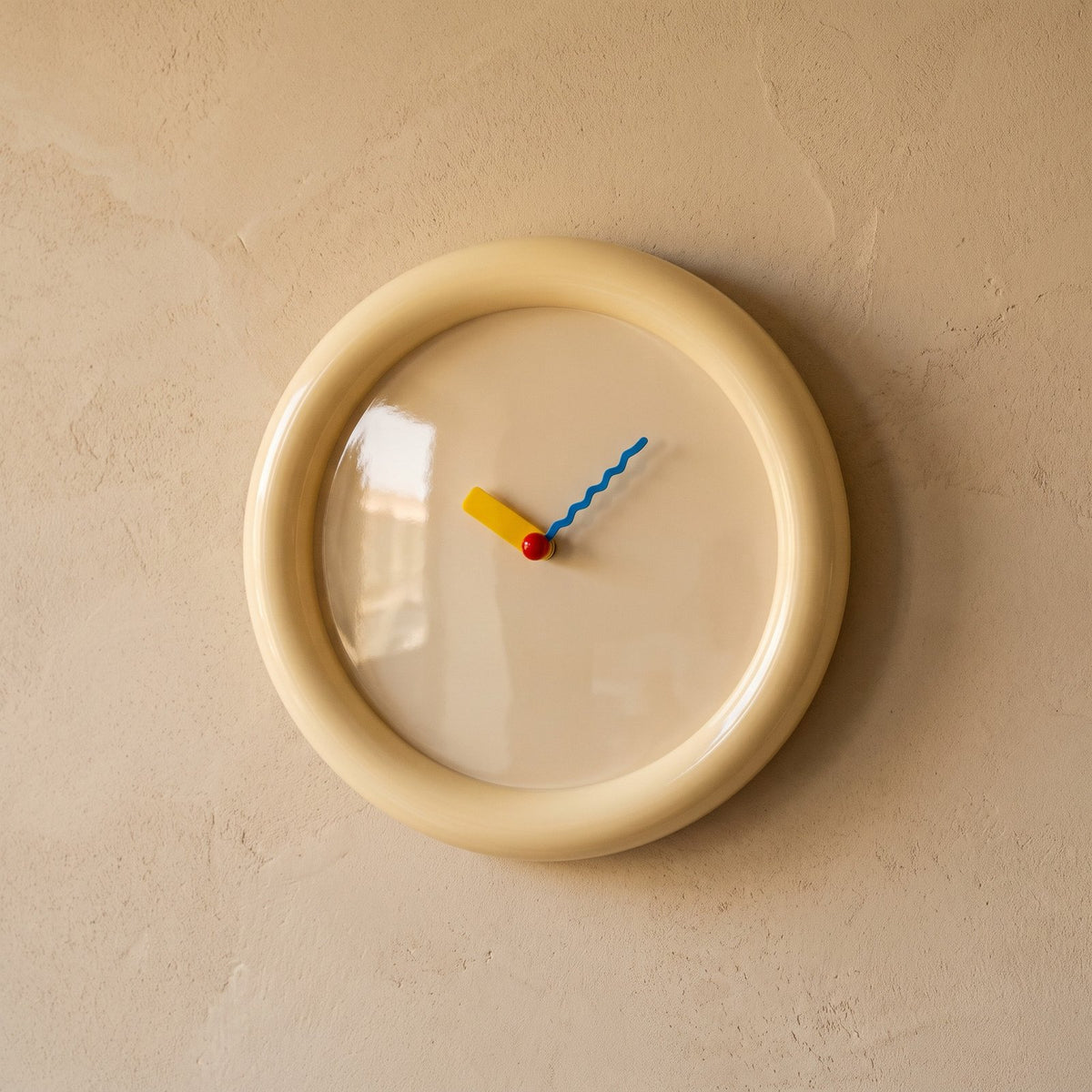 Horloge Murale Bleu Design – mise en situation