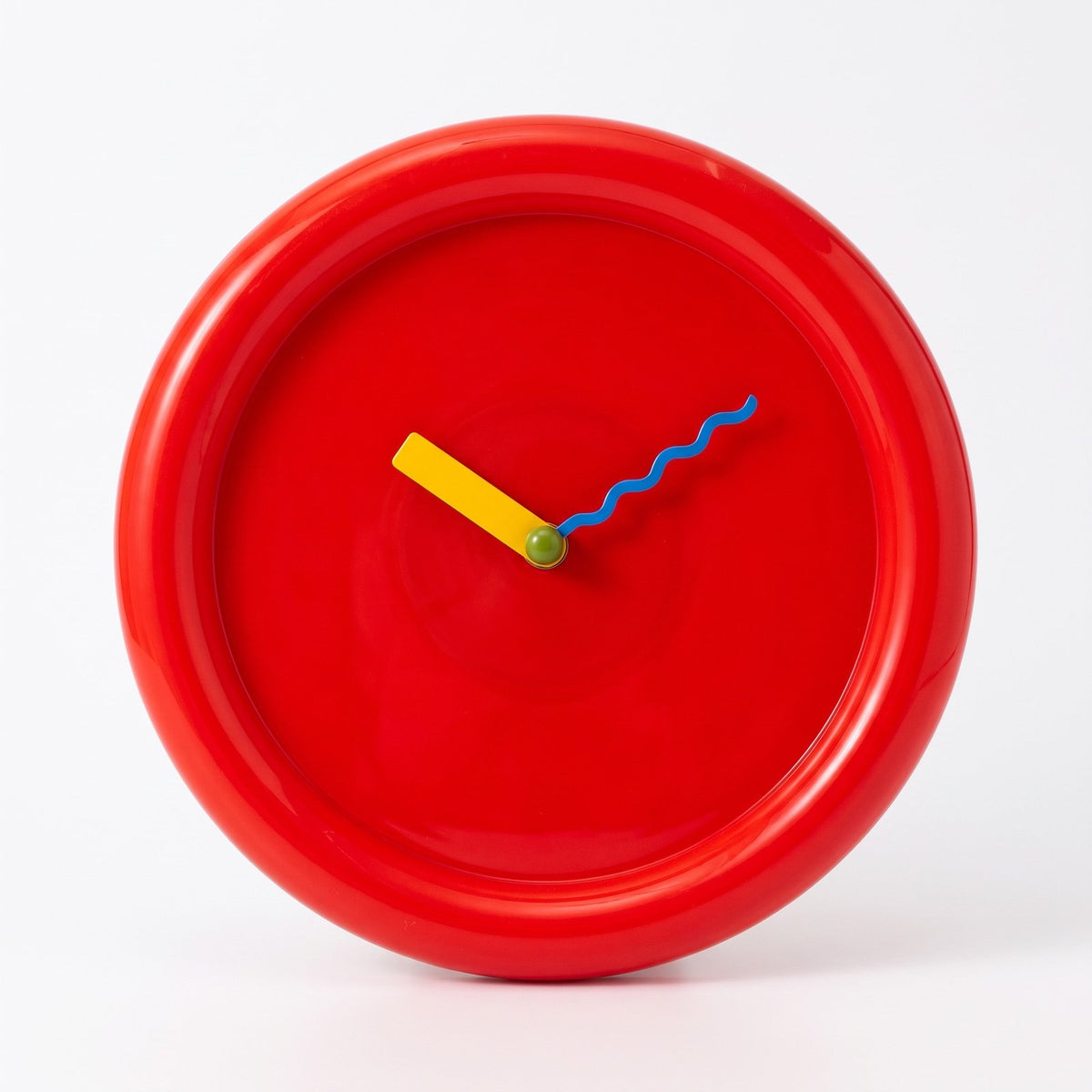 Horloge Murale Bleu Design Rouge – fond blanc