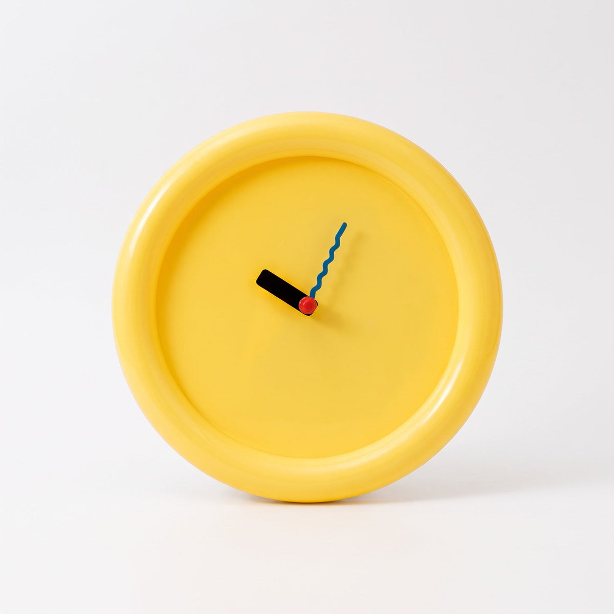 Horloge Murale Bleu Design Jaune – fond blanc