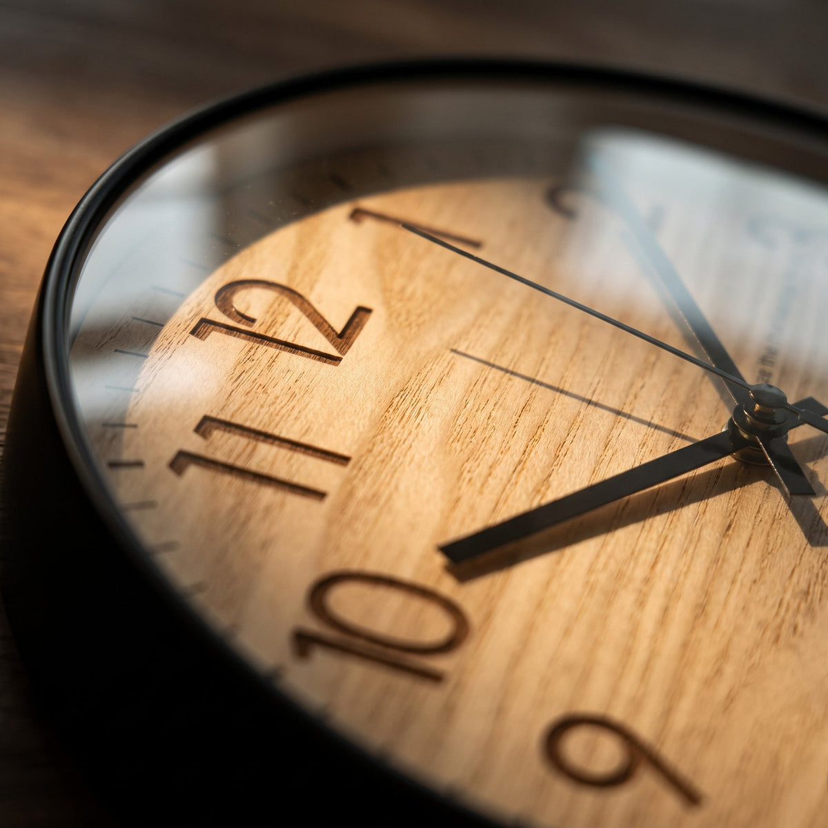 Horloge Murale Bois Naturel – mise en situation