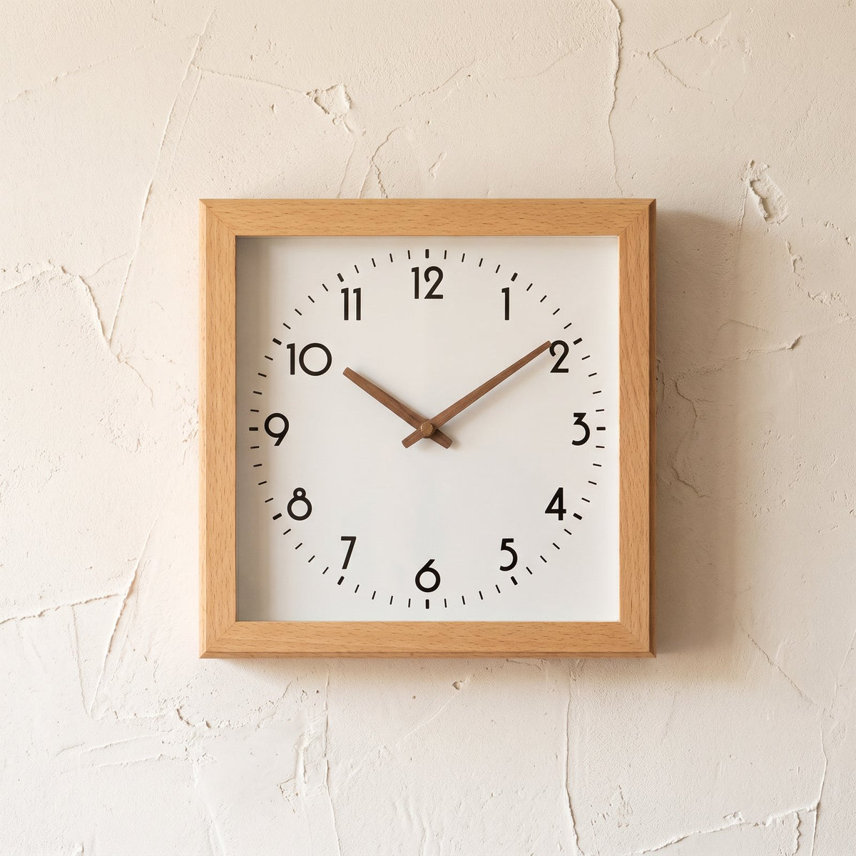 Horloge Murale Carrée Épurée
