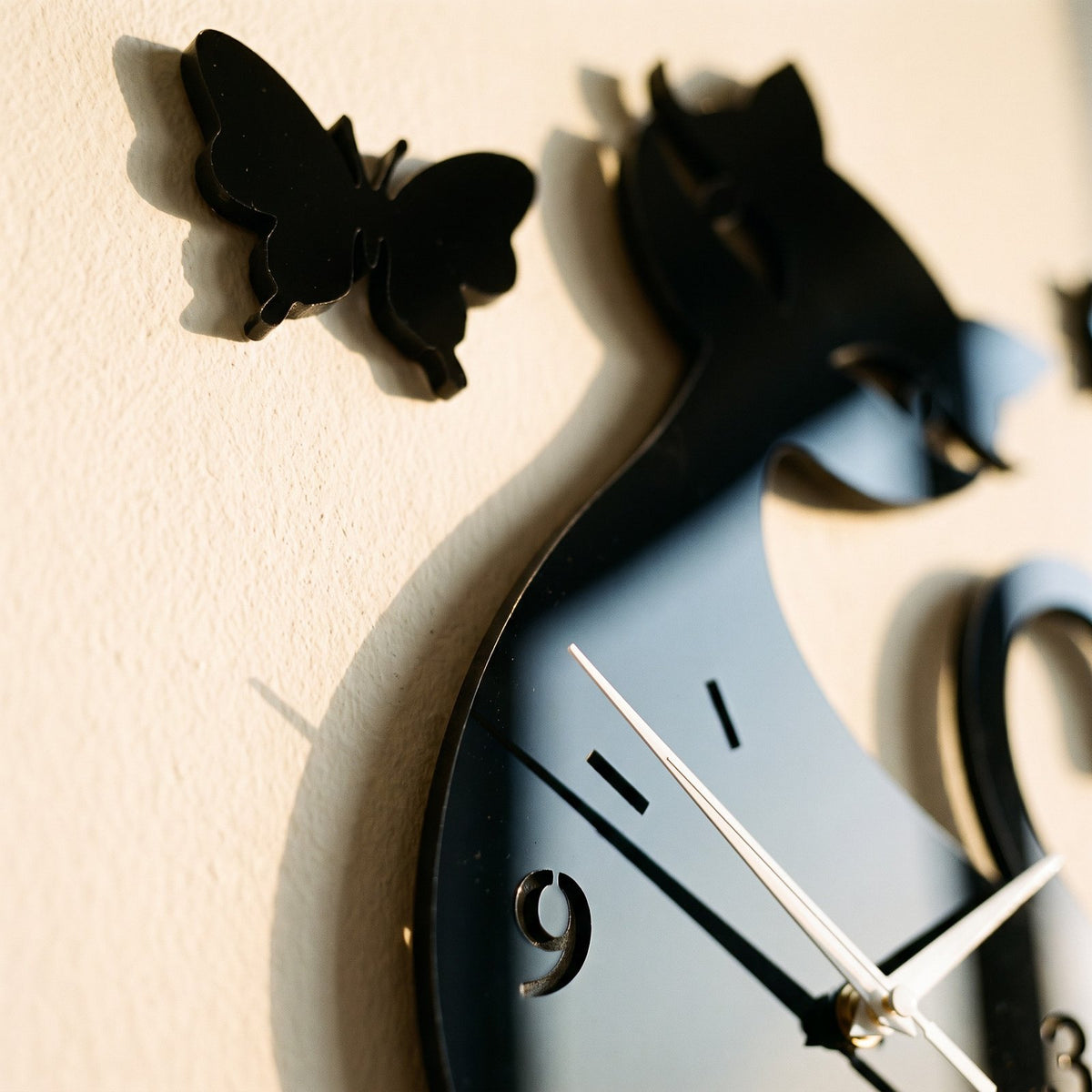 Horloge Murale Silhouette Chat – mise en situation