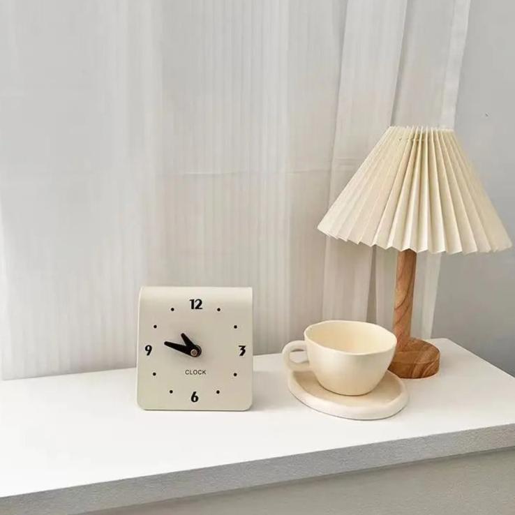 Horloge À Poser Carrée Moderne