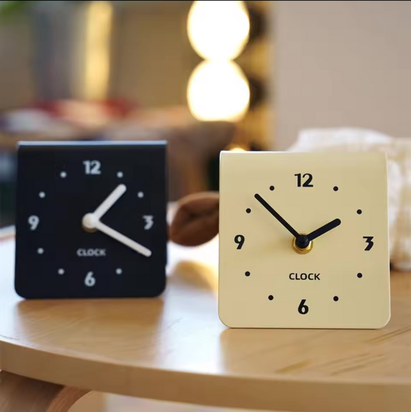Horloge À Poser Carrée Moderne